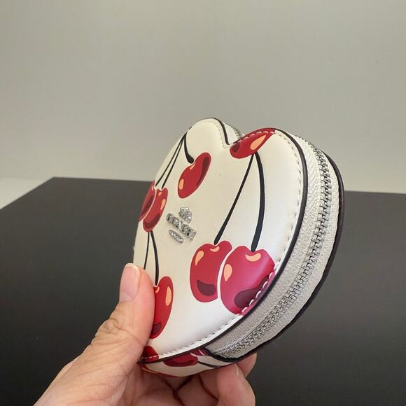 Last 1 ‼️Coach CZ477 Heart Coin Case With Cherry Print - Picture 3 of 7